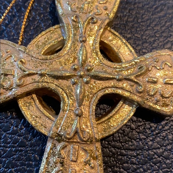 2 gold Celtic cross ornaments - Picture 3 of 4